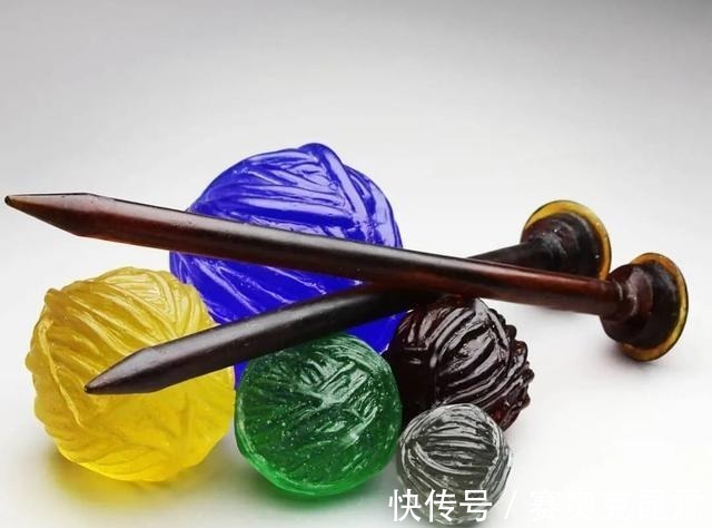 色彩#她是用玻璃雕塑“织毛衣”的第一人,这质感极其逼真!手太牛逼了