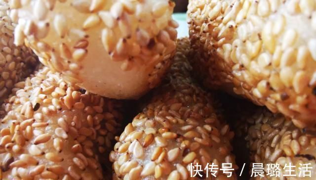 一碗糯米粉,开水烫一下,真的是太好吃了,我家一周做三次,过瘾