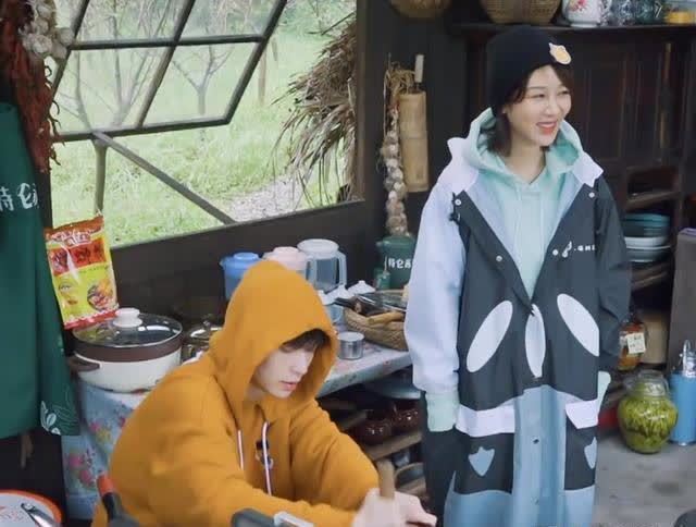 节目组 张艺兴成了《向往的生活》里最惨的常驻嘉宾?