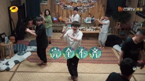 向往4 黄磊不懂掩饰情绪,因一盘菜对彭昱畅板脸,张绍刚事后好意提醒