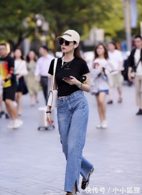 气质|美女清爽大方的牛仔裤搭配呈现出别具一格的气质美