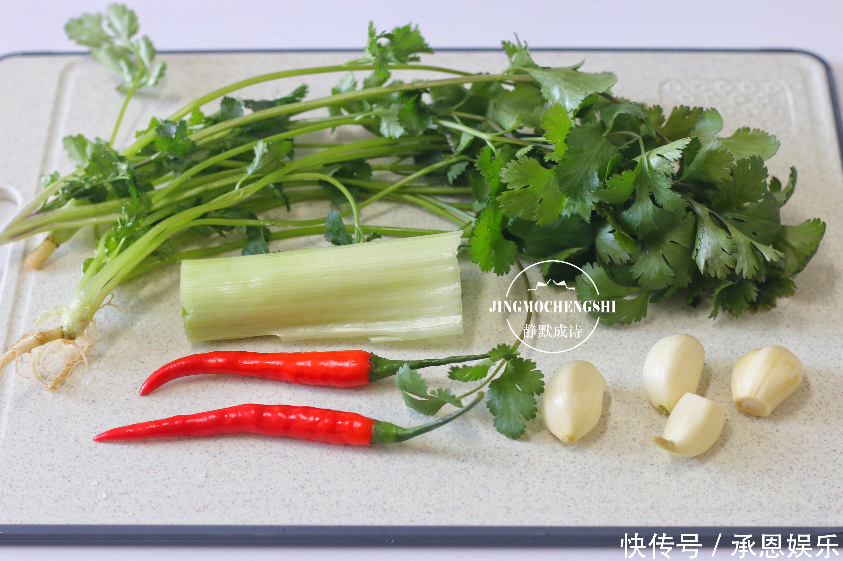  教你做万能蘸料，凉拌菜涮火锅都可以，怎么吃都香