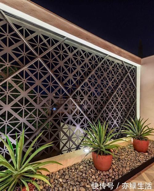 豪车|老房扒掉盖栋别墅,115平带车库放豪车,花300万村里人都说出息了