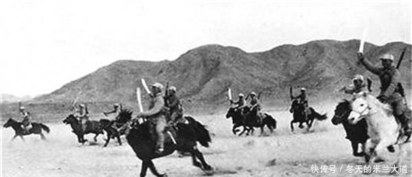 伪装成|鬼子伪装成八路想窃取情报，差点就蒙混过关，却因一坨马粪露了馅