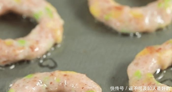 紫米|分享一款鲜香味美的紫米鲜虾圈,软嫩好吃,营养丰富,孩子特喜欢