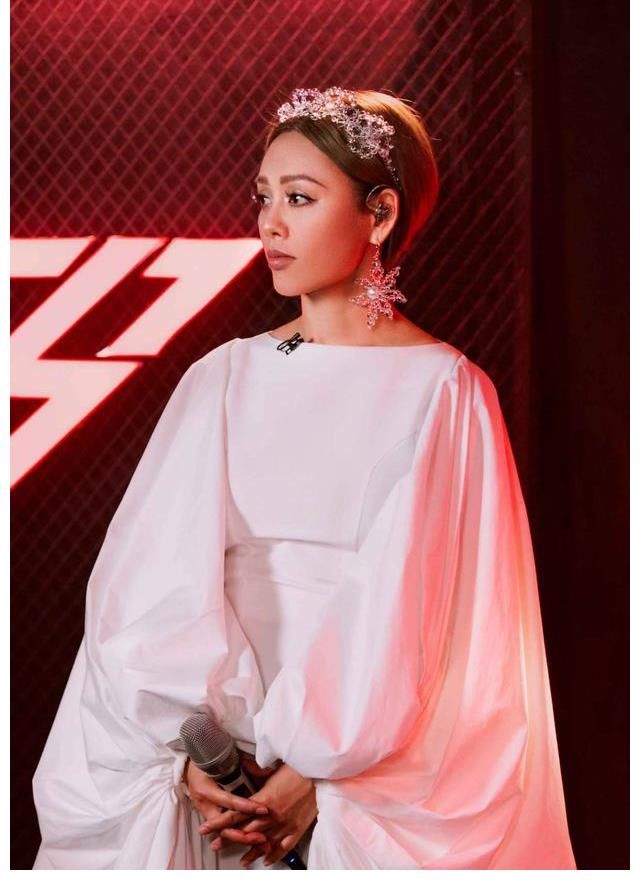 未播先火|《哥哥》未播先火,嘉宾阵容豪华却争议不断,有望超越《浪姐》?