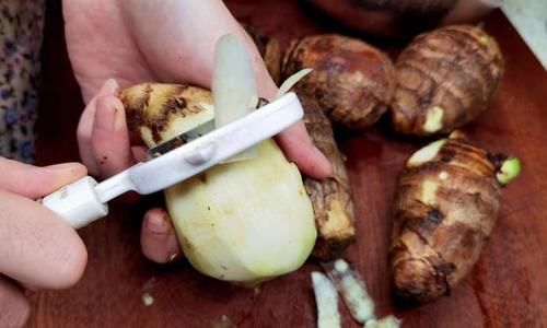 芋头|初秋，吃红薯山药不如吃它，3元1斤营养高，现在正当季，别不懂吃