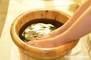 食生冷|4个不良生活方式让体内生湿,简单一招,轻松祛湿!