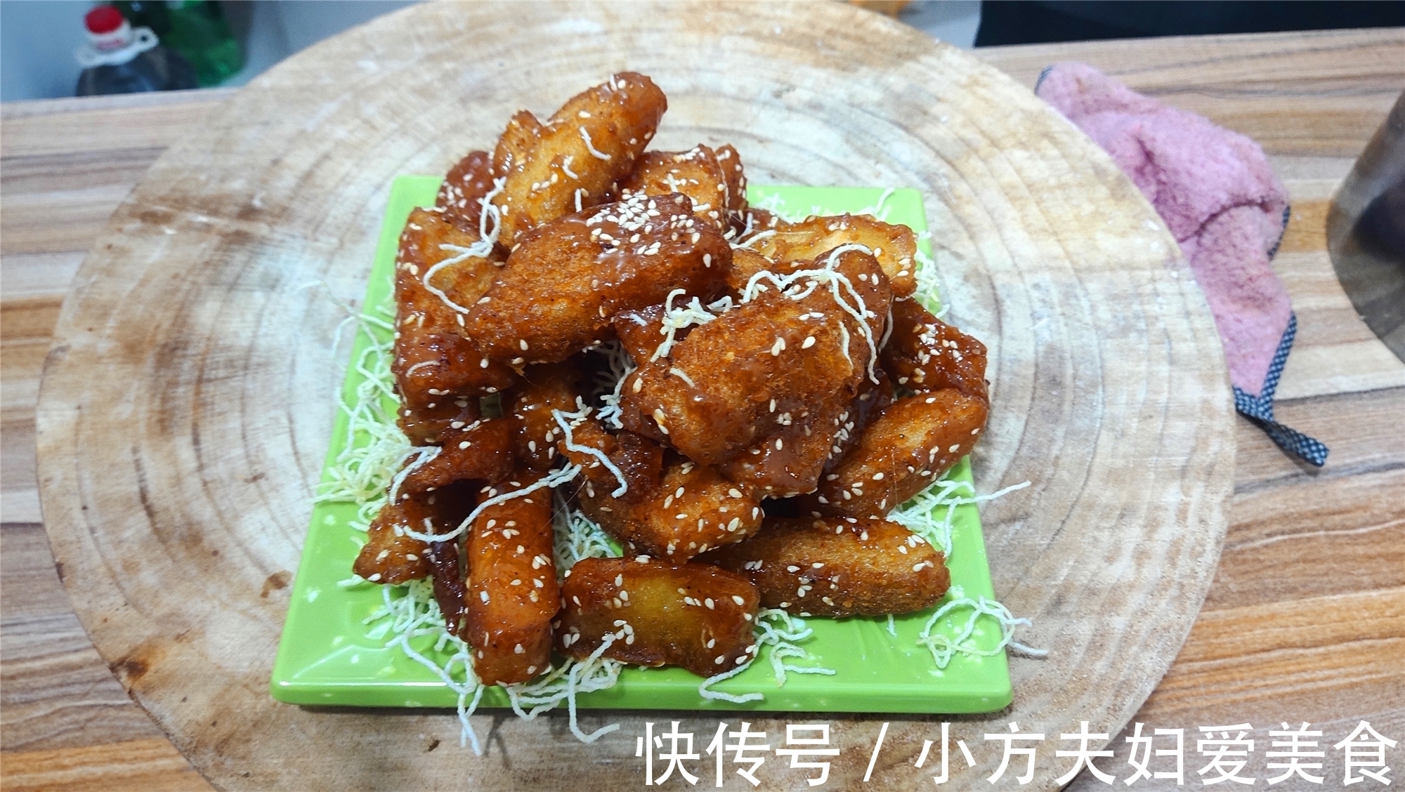 小方教你做家庭版拔丝馍，香甜可口金黄酥脆，咬上一口能爆汁！