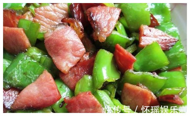 青椒炒腊肉|精美的家庭小菜,十分美味的青椒炒腊肉,让人回味无穷