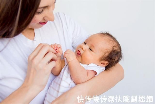 宝宝|到底能不能把屎把尿?没有标准答案,但这是我听过最合理的建议