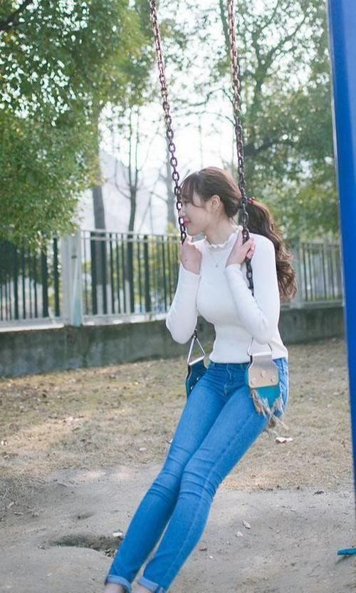 别样减龄|来自紧身牛仔裤的个性美搭，性感有型，穿出街头范秀出女人味