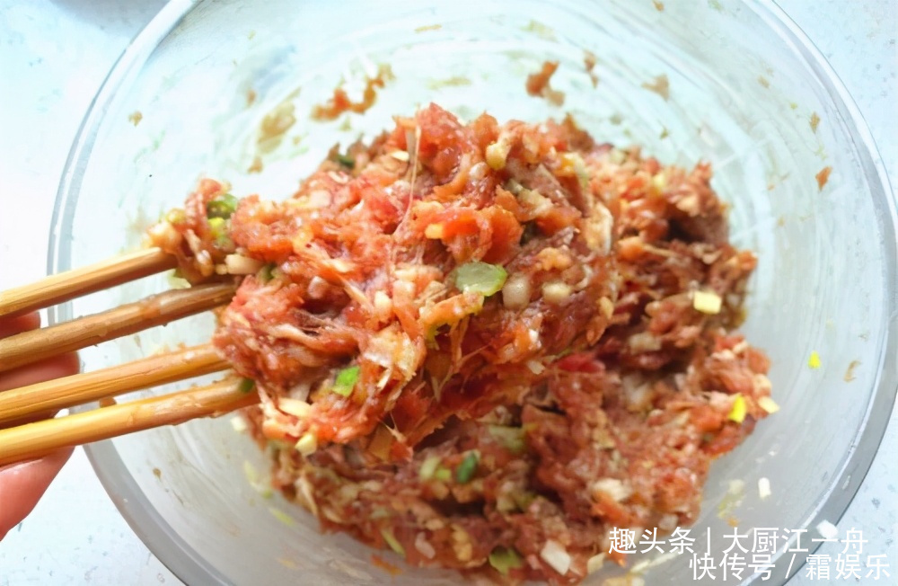 水饺|韭菜肉水饺，好吃有诀窍，教你调馅用料和比例，饺子不好吃才怪