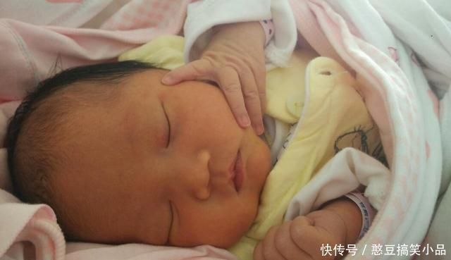 新生儿|宝宝出生6斤6两，奶奶逢人就夸“天赐聪明娃”！专家给出了真相