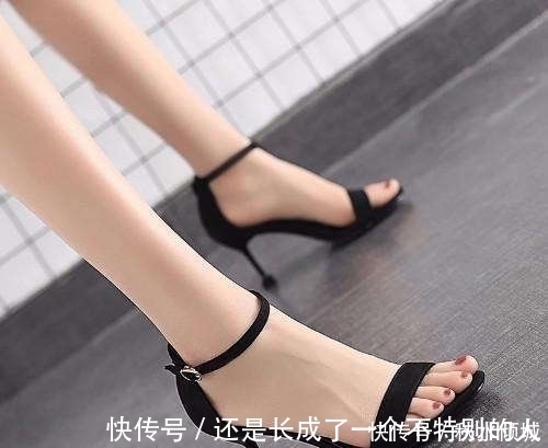 街头时尚|一双高跟凉鞋,让你美得出众,更具优雅气质