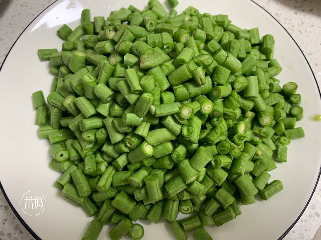 这菜鲜香下饭，不油腻，好吃得不得了，就连朋友都在讨着要秘方