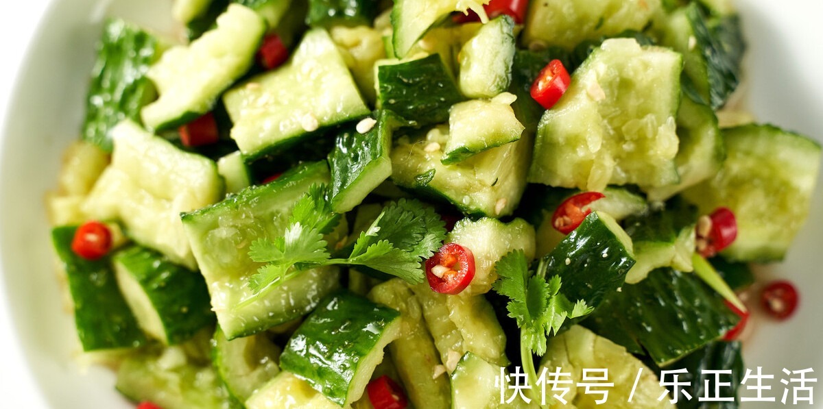 好吃|凉拌黄瓜时，不要直接用盐腌，牢记3技巧，黄瓜脆爽又好吃