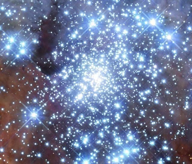 恒星形成黑洞的质量都很小,那星系中心超大质量黑洞是咋来的?