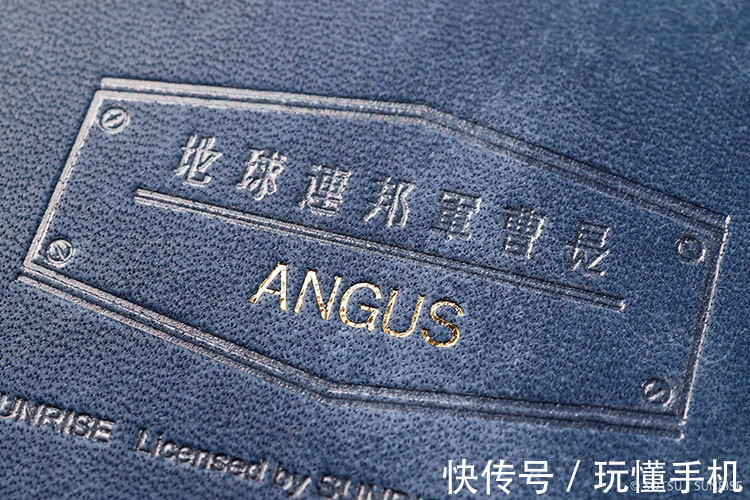 皮革 高达联名皮革产品:三大经典招牌机甲均亮相