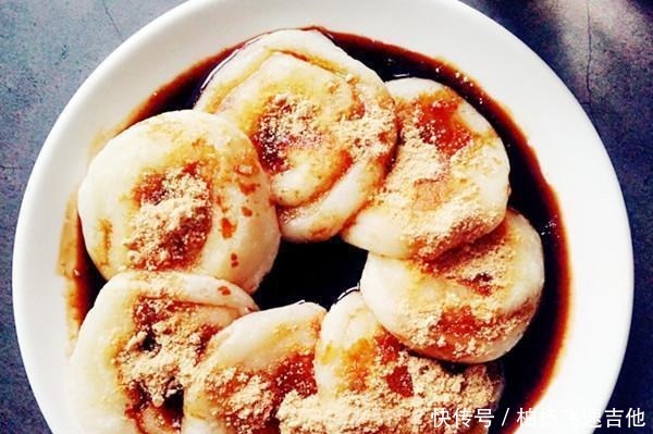 做红糖糍粑时,用大米还是糯米很多人都弄错了,难怪不软糯香甜