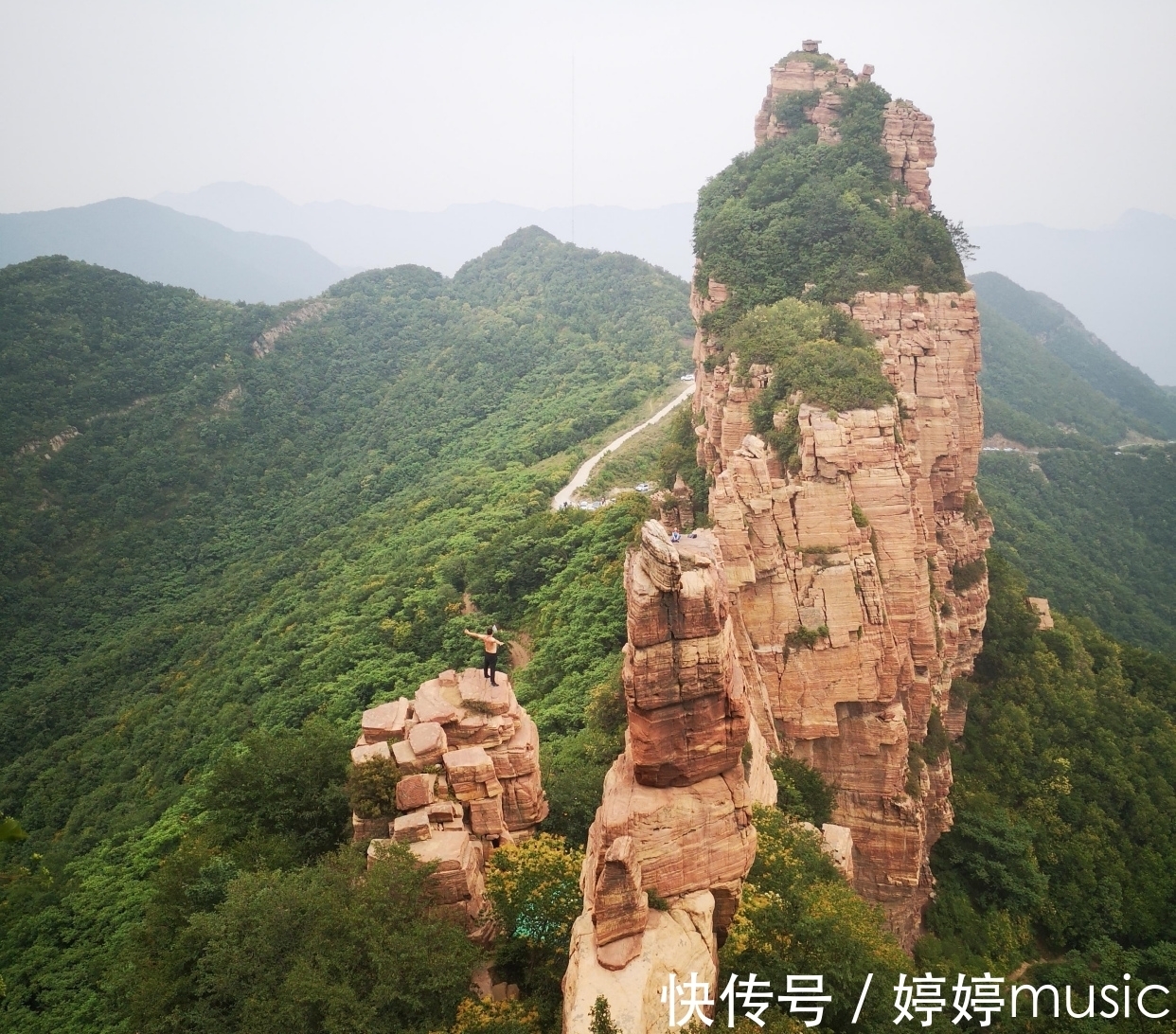 女峰|太行地质奇观，云端之上九女峰，两壁临渊一米崖