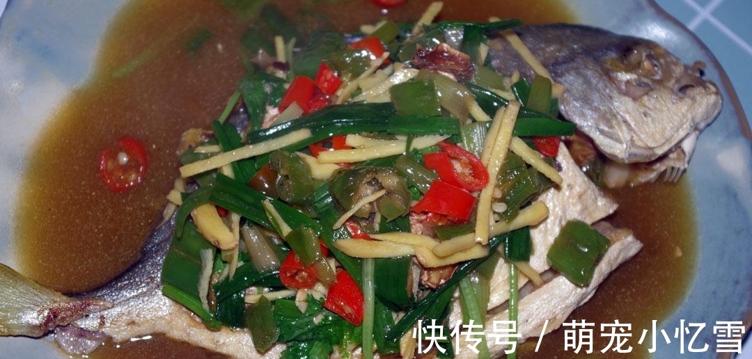 桌菜|招待老家出来的小伙伴，准备了一大桌菜，没想到肉菜没人吃，青菜却被吃了两盘