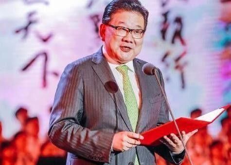 东方卫视|让曹可凡主持新闻节目!东方卫视的众多新人,为何不启用?