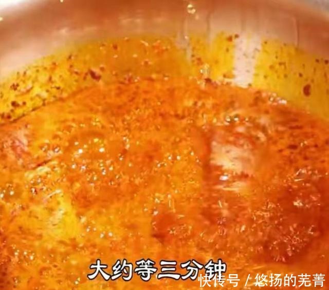 如何把红油炼制的又红、又香又辣,需要放3种辣椒,炼制分3个过程