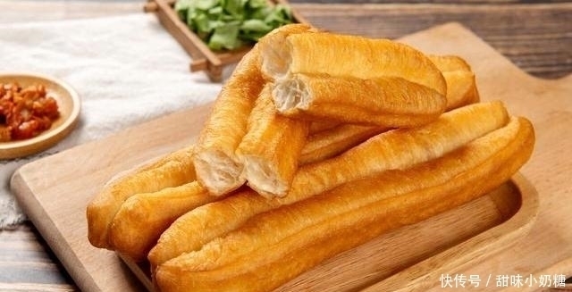 做法|炸油条用酵母还是泡打粉?老师傅:都不对,这才是正确做法