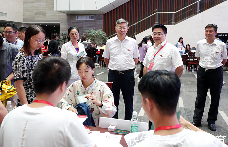 一字|神似“双胞胎”的2所大学，校名一字不差，录取分数却相差很多