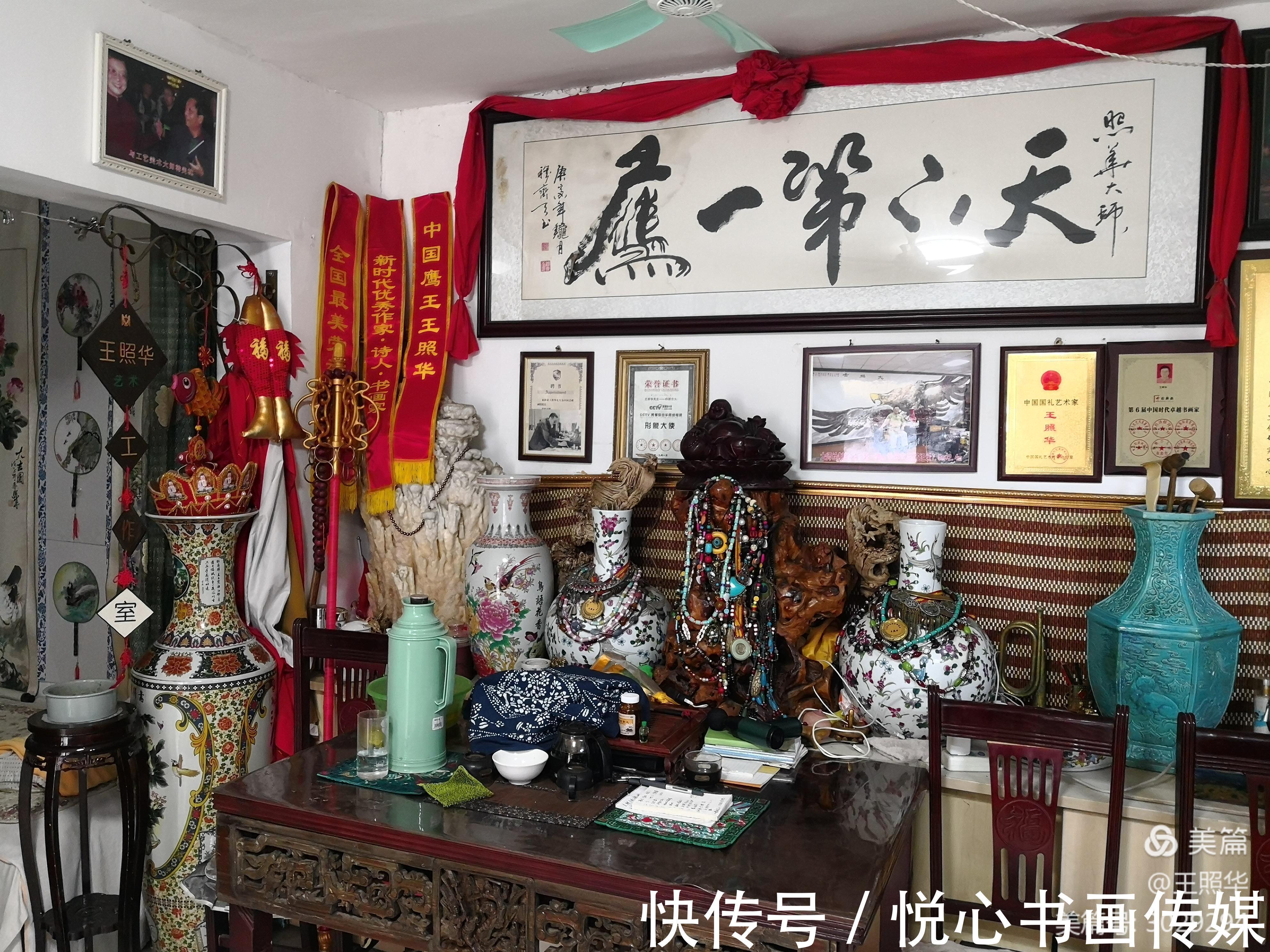 余白#著名画家王照华国画胡杨与雄鹰作品赏析