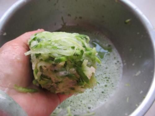 饺子|老妈包了40年饺子，饺子这样调馅超好吃，就爱这个味，三天两头吃