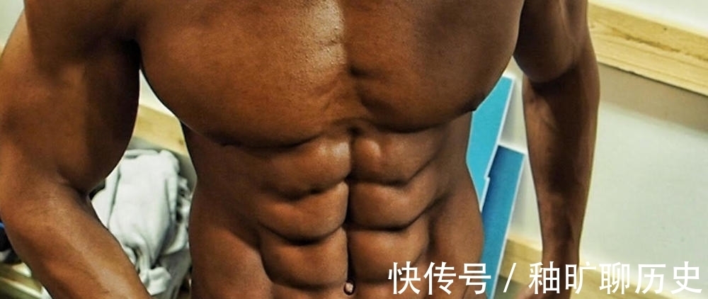 腹肌|小伙拥有十块腹肌,怎么练成的?原来这么难!