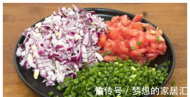 玉米面饼|零失败的懒人玉米饼配方,加个西红柿,美味营养,越吃越香