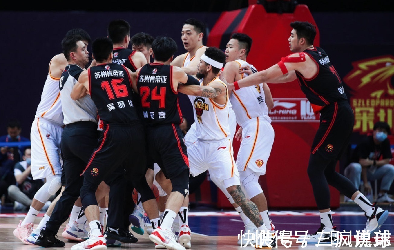 江苏队|CBA爆发大规模冲突:8人参与混战,2人违体+1人被驱逐,彻底失控
