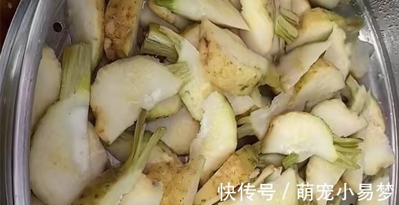 芹菜根|秋季,市场碰到它别错过,不用去皮,洗净加料一腌,比泡萝卜好吃