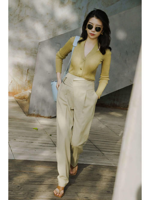 博主三木太“绝”了!同色系穿搭简约又大气,每套搭配都好时髦