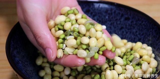 黄豆不打豆浆了,加1把绿豆,简单一做,天天吃都不腻,太香了