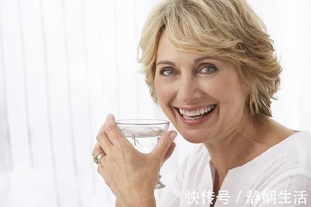 控制血糖|血糖高的人,睡觉时可能有3种表现,若全没有,糖尿病或离你很远