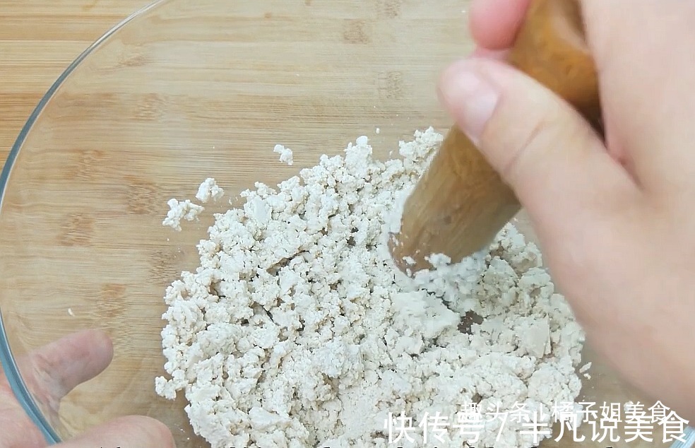 丸子的新做法,我们全家都吃撑了,又香又鲜,比韭菜丸子还要香