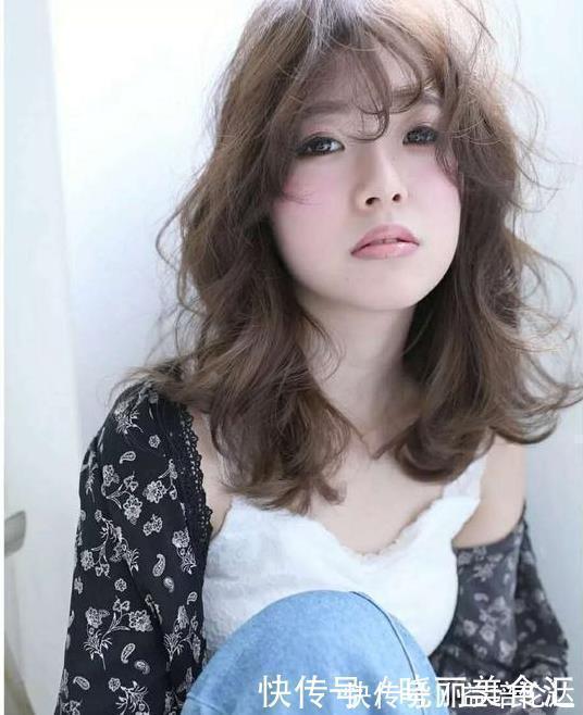 蓬松度|40岁的国字脸女性适合什么样的发型?短发减龄显瘦,中发有女人味