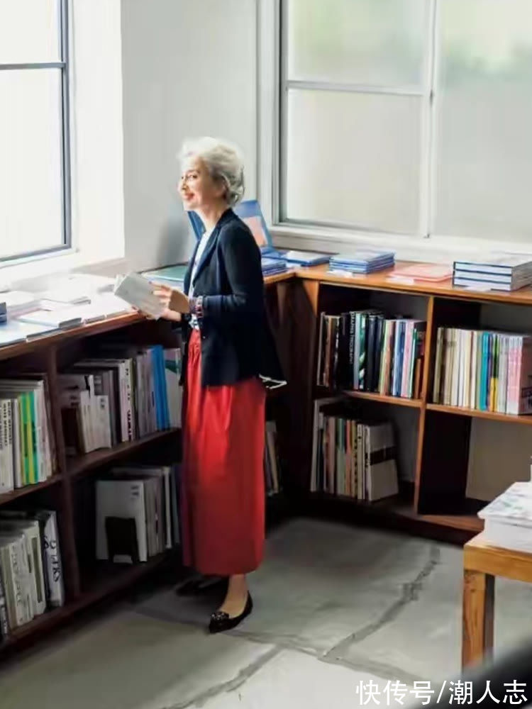 奶奶们 日本奶奶们的秋日造型，简约又大方，比“中国大妈”穿搭更有气质