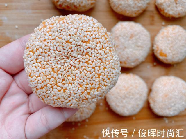 千层饼|南瓜的这个做法火了,加点芝麻,营养丰富,外酥里软比面包还好吃