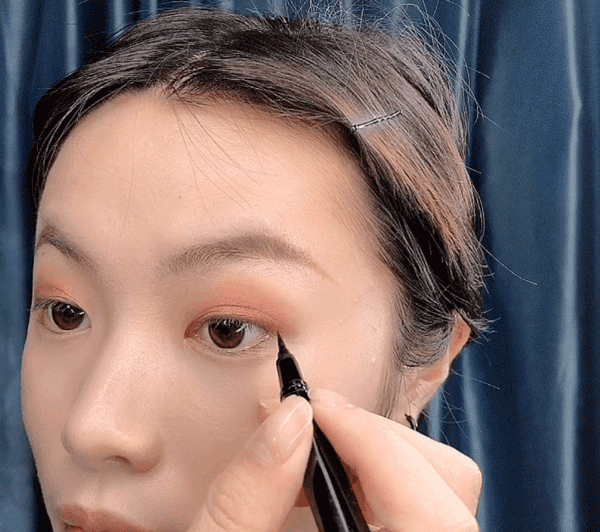 眼睛不好看怎么办？调整眼型，只需一笔