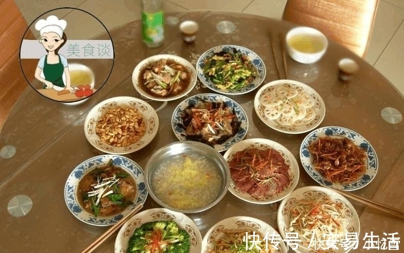 周末家庭聚餐,老妈嫌在外面吃太破费,做了11菜一汤,吃个精光