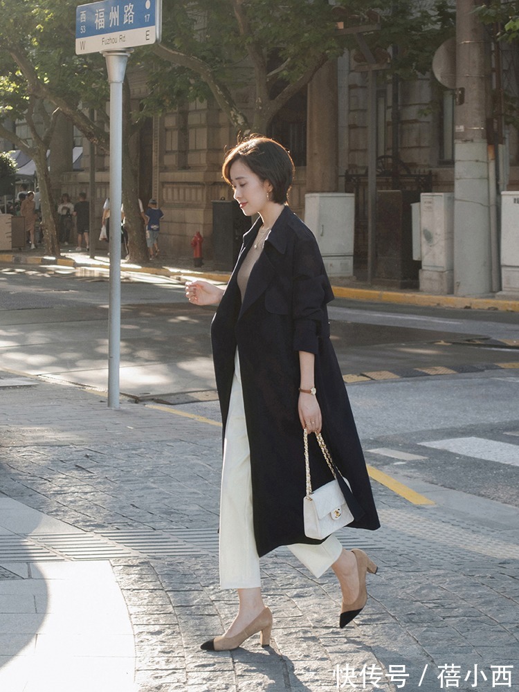 博主|今年春季建议多穿“风衣”,搭配小白裤和“半身裙”,时髦又优雅