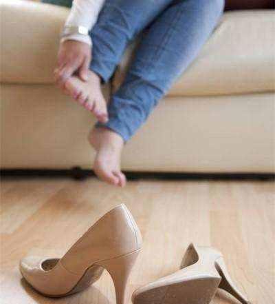 鞋子 原来穿高跟鞋不累是有窍门的!三个小方法,让你爱上高跟鞋