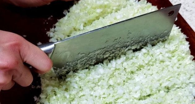 包白菜饺子时,记住老师傅的“2放2不放”,饺子鲜嫩多汁,特好吃