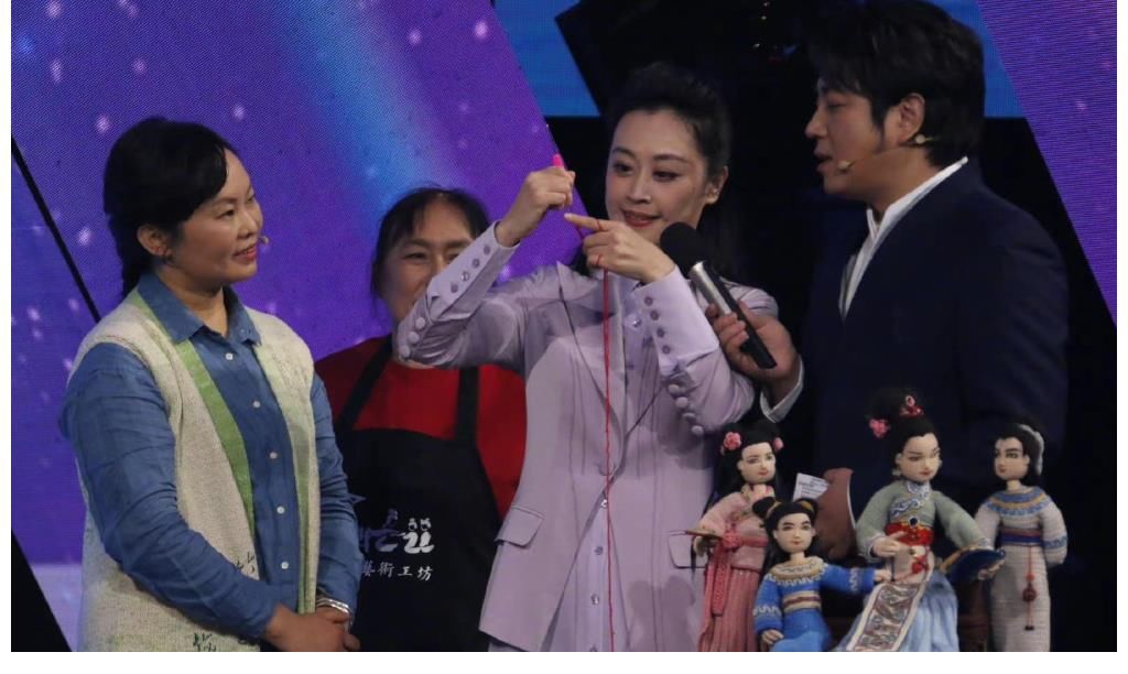 央视《向幸福出发》再改版,节目名称换了,元老级女主持周宇回归
