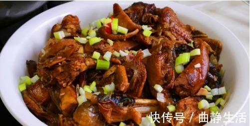 炖鸡时,最忌直接下锅炖,教你一招,鸡肉鲜嫩又入味,营养不流失